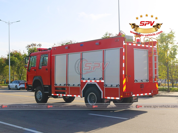 4X4 Off-road Water Fire Truck Sinotruk - Left Back Side View